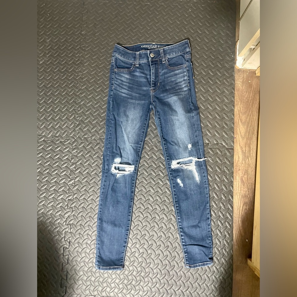 Women’s AE high rise jeggings with 2 patched rips size 0 short